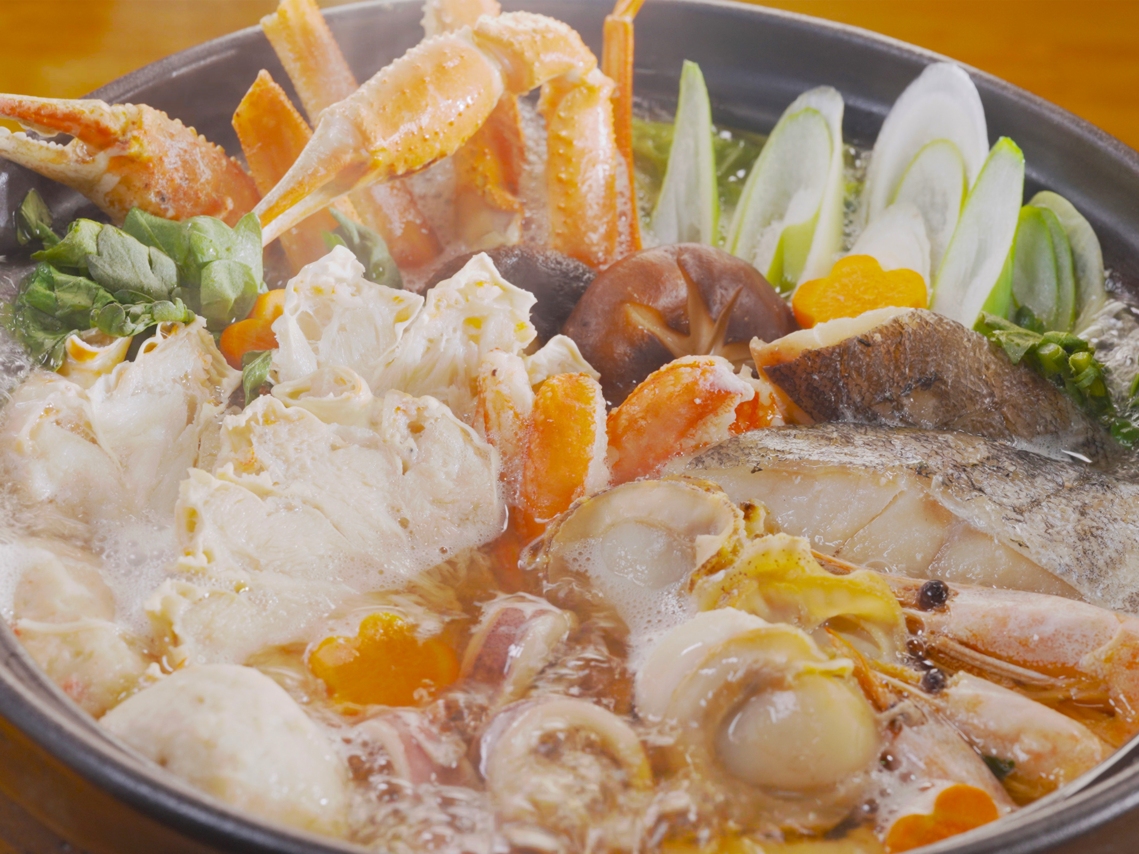 贅沢！北海道 海鮮カニ鍋セット【小樽協和食品】 | HBCショップ